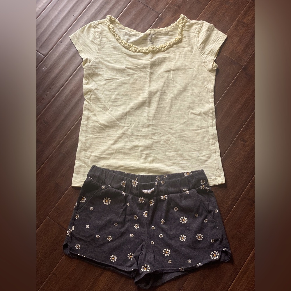 2 piece Old Navy lot; Yellow Top & Daisy floral Shorts size L 10/12